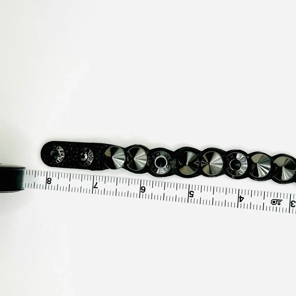 🤎 HENRI BENDEL Vintage Studs & Logo Leather Bracelet.
Black & Silver - Picture 14 of 16